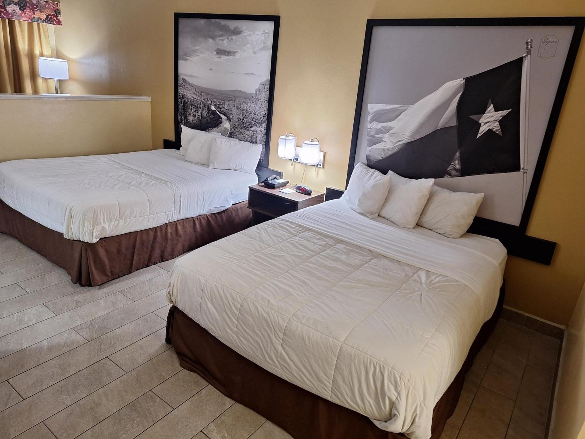 Super 8 By Wyndham Weslaco Værelse billede