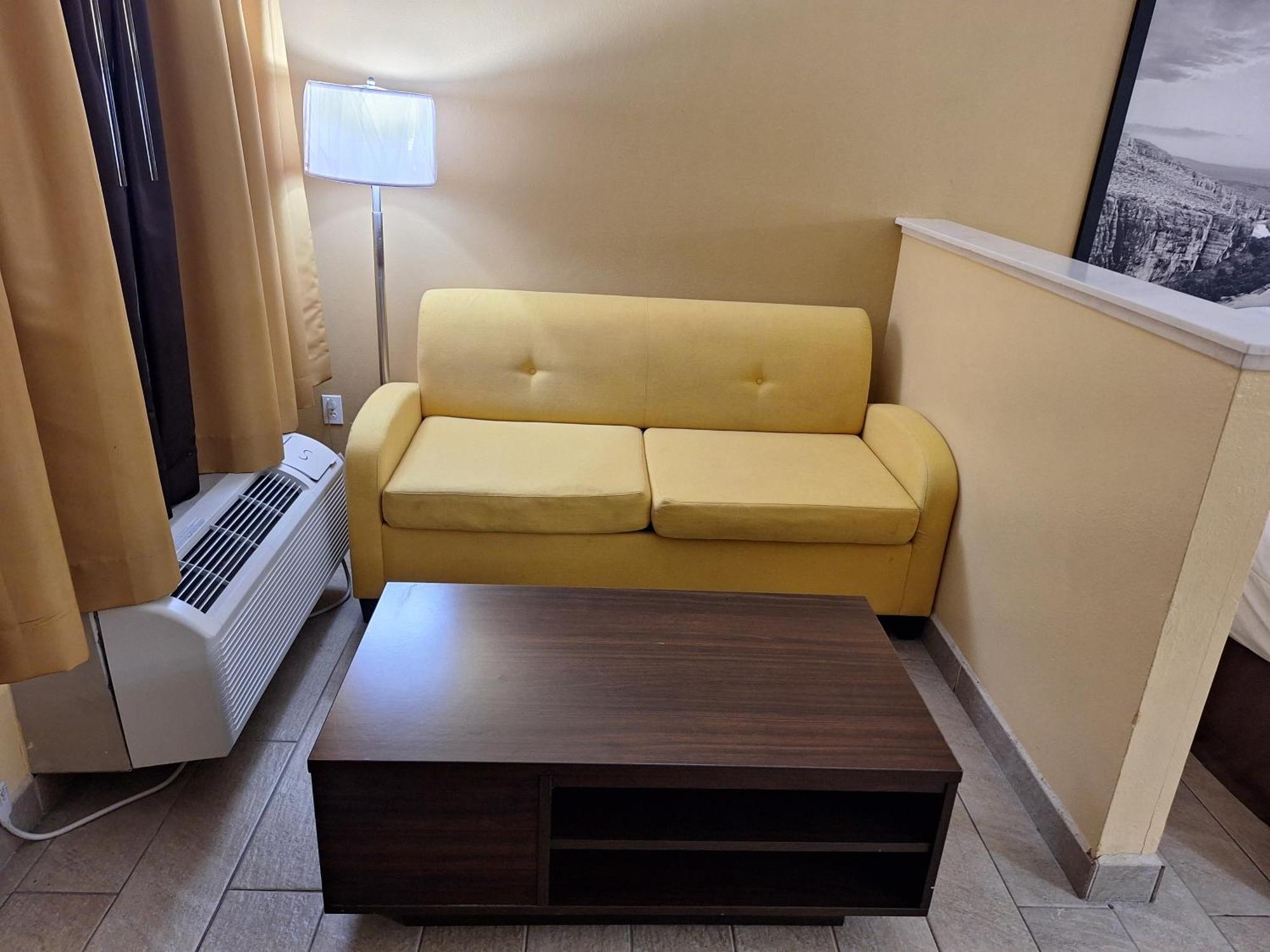 Super 8 By Wyndham Weslaco Værelse billede