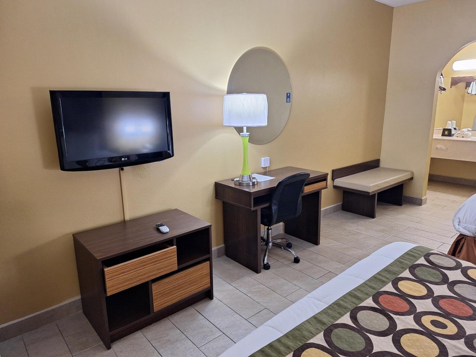 Super 8 By Wyndham Weslaco Værelse billede