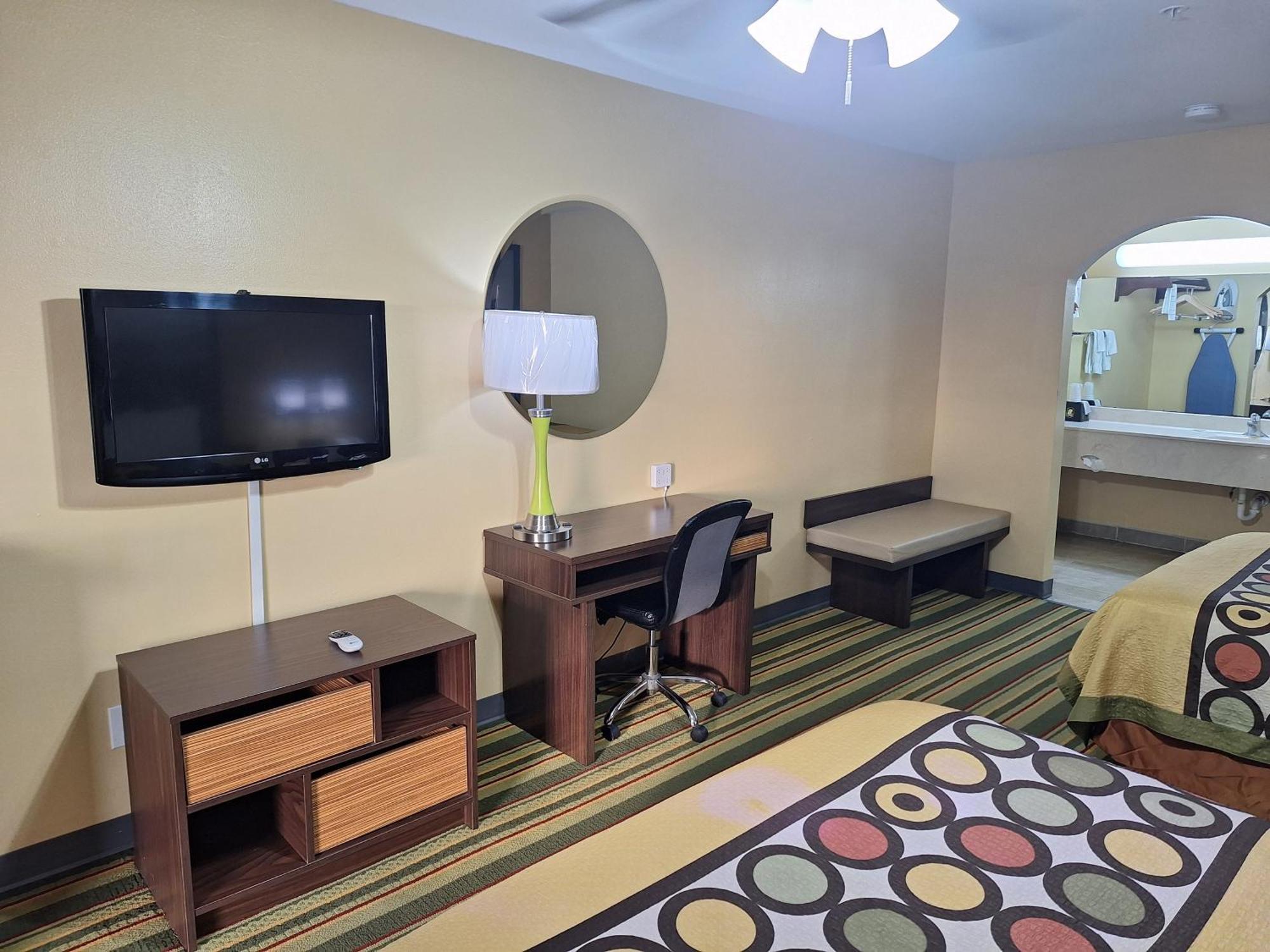 Super 8 By Wyndham Weslaco Værelse billede