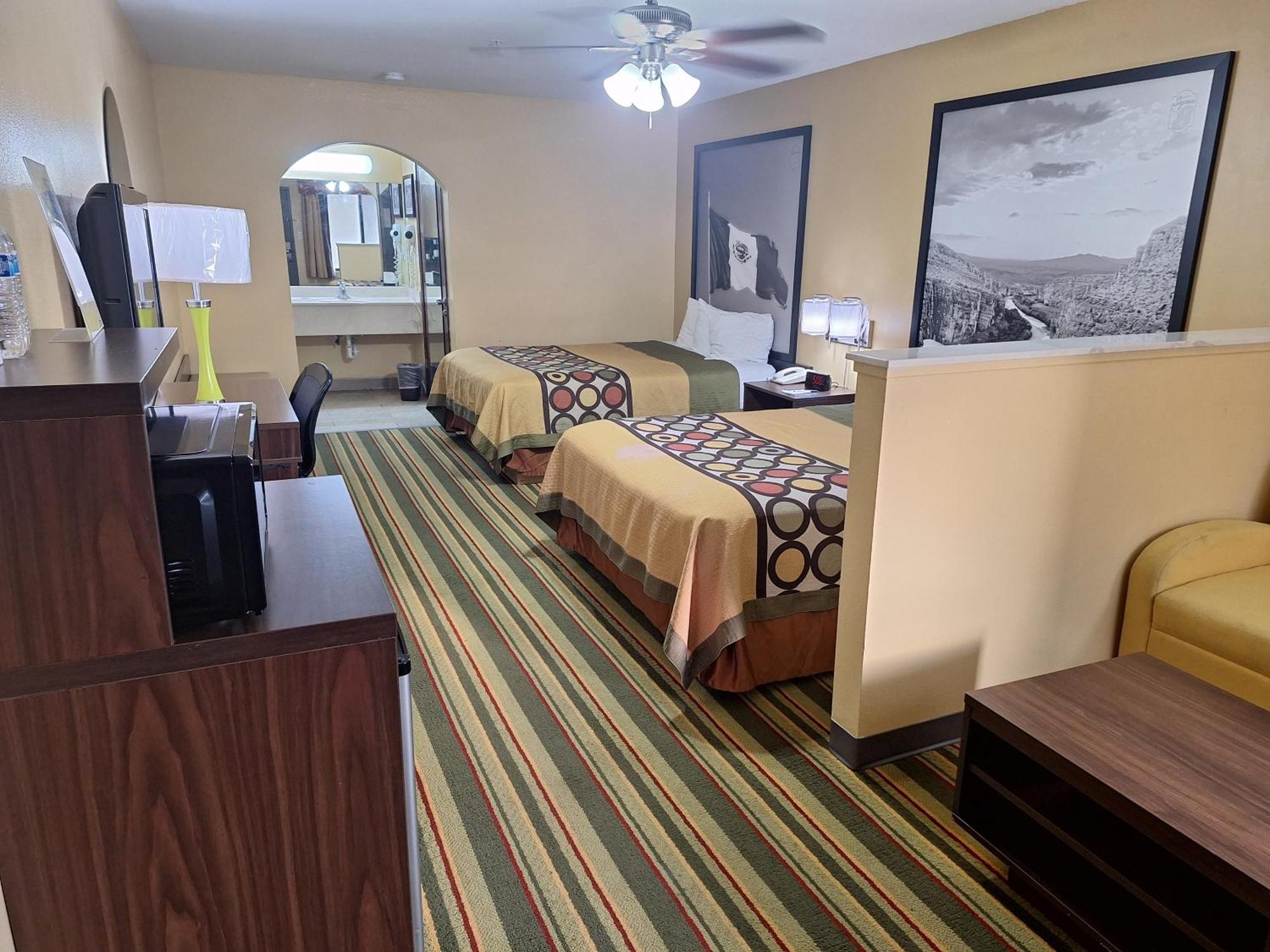 Super 8 By Wyndham Weslaco Værelse billede