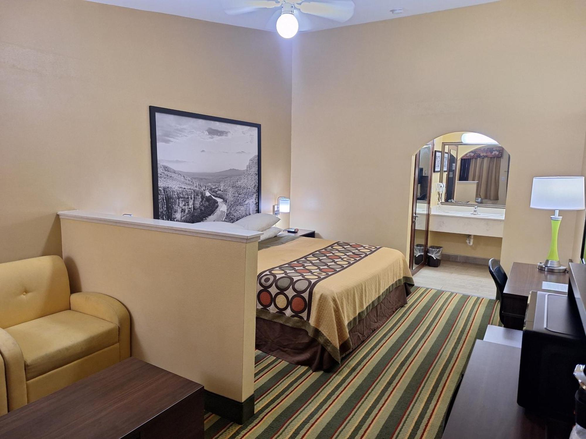 Super 8 By Wyndham Weslaco Værelse billede