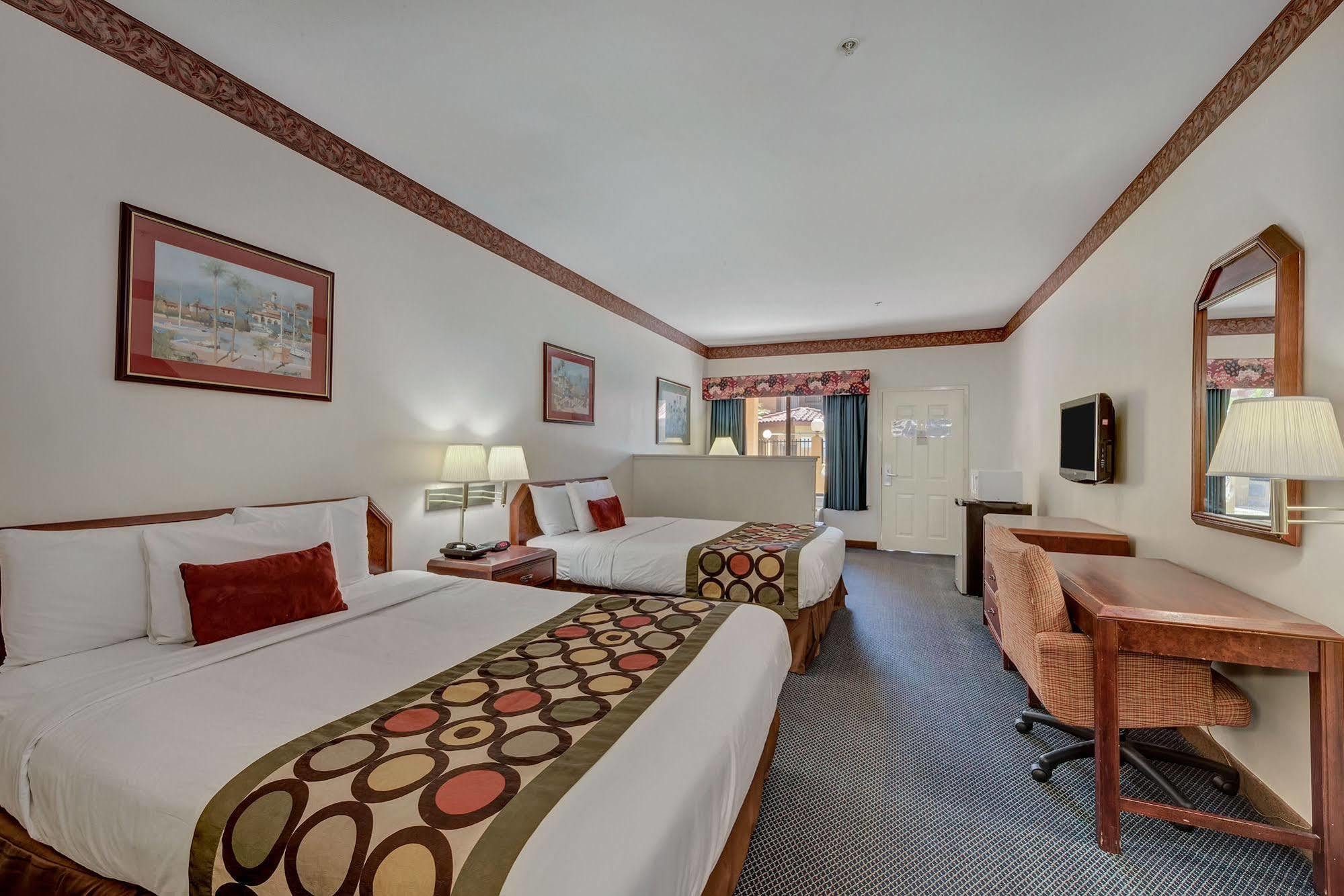 Super 8 By Wyndham Weslaco Eksteriør billede