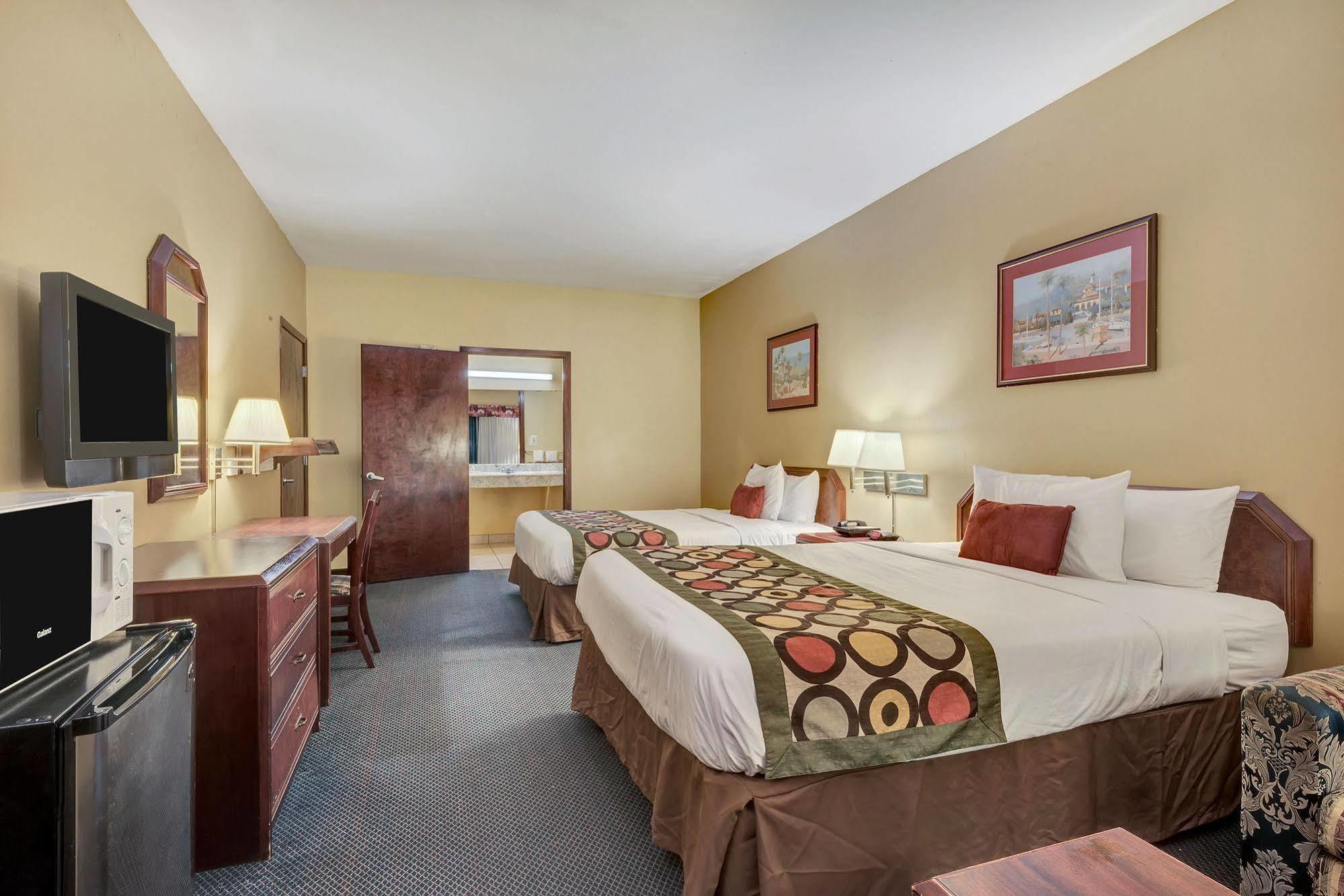 Super 8 By Wyndham Weslaco Eksteriør billede