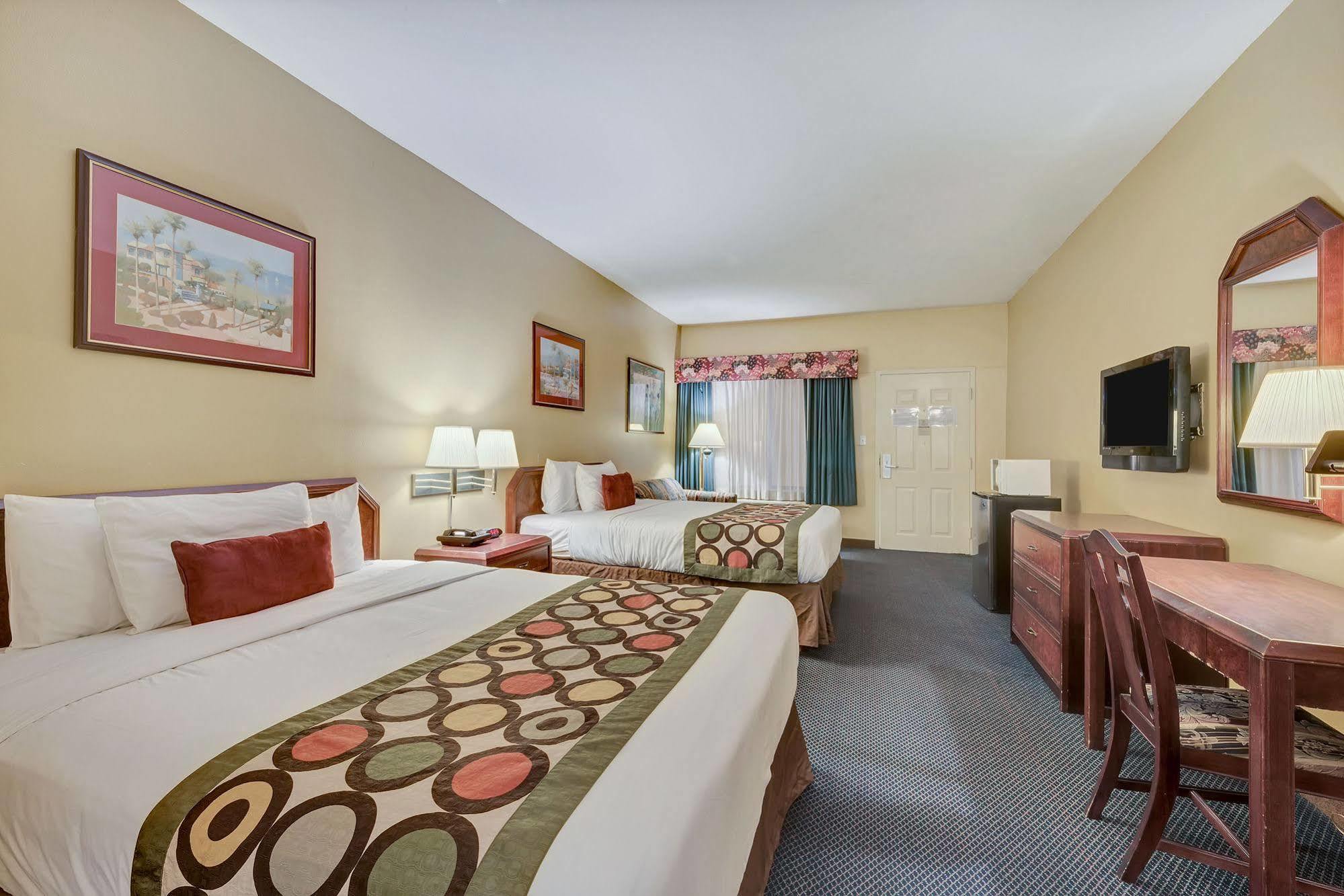 Super 8 By Wyndham Weslaco Eksteriør billede